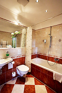 Hotel Berlin Standard Zimmer Bad mit Wanne