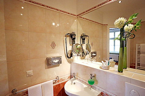 Hotel Berlin Standard Zimmer Bad