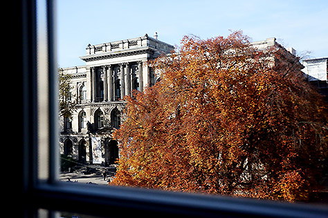 Hotel Berlin Standard Zimmer Fensterblick Naturkundemuseum