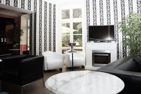 Apartment Hotel Berlin GARDEN LIVING - Aufenthaltsbereich mit TV